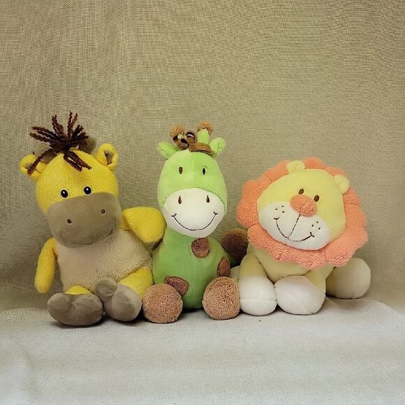 Lil' Sweetez Giraffe And Lion, Spark Create Imagine Giraffe Rattle Plush - Picture 1 of 10